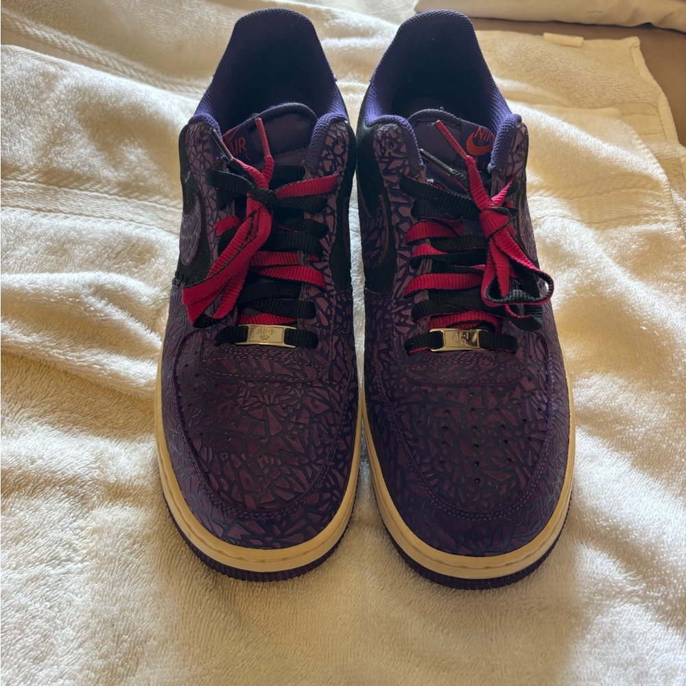 Nike Men's Purple Athletic Shoes with Red Accents